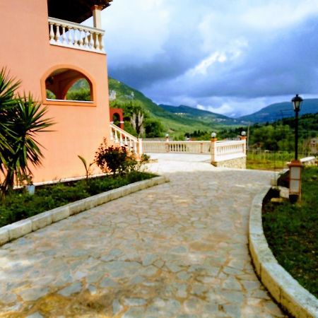 Villa Silvia Ágios Matthaíos Exteriör bild