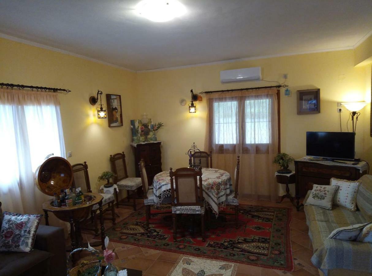 Villa Silvia Ágios Matthaíos Exteriör bild