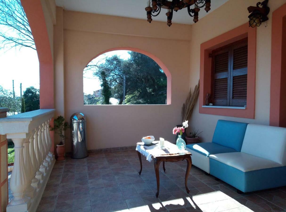 Villa Silvia Ágios Matthaíos Exteriör bild