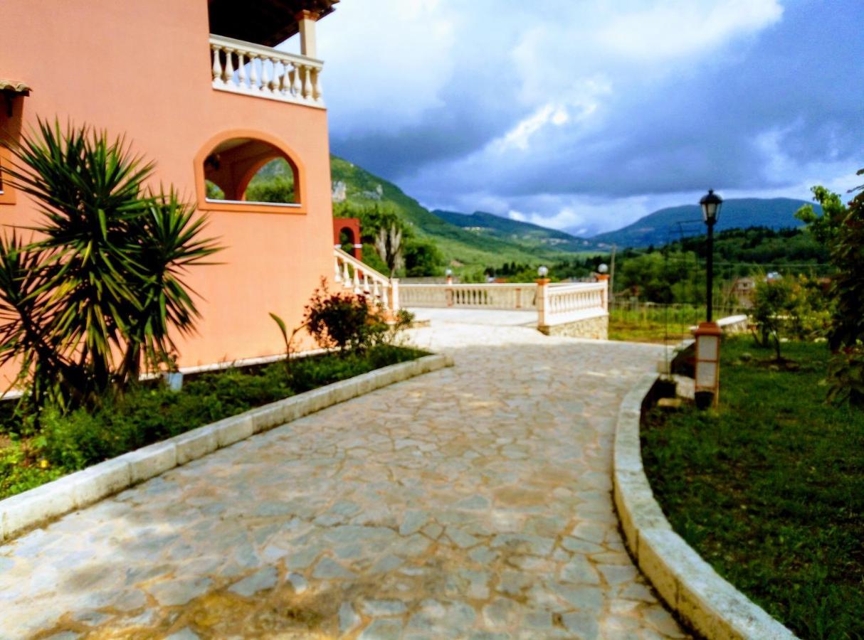 Villa Silvia Ágios Matthaíos Exteriör bild