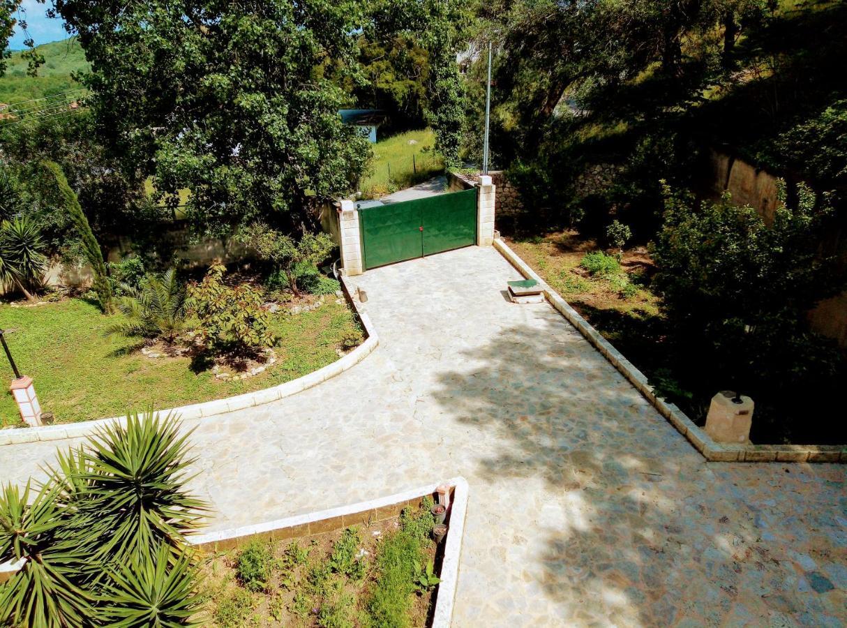 Villa Silvia Ágios Matthaíos Exteriör bild