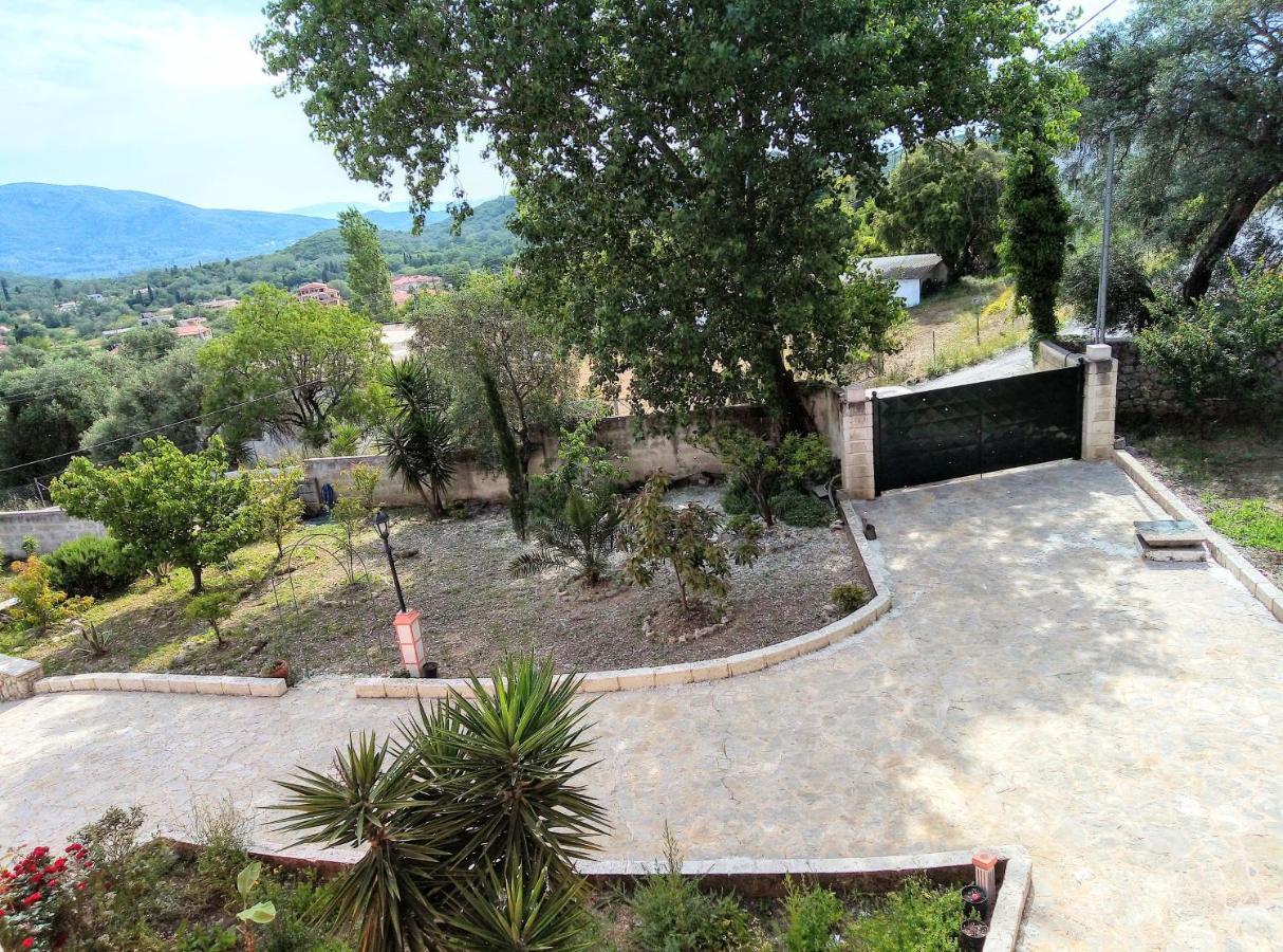 Villa Silvia Ágios Matthaíos Exteriör bild