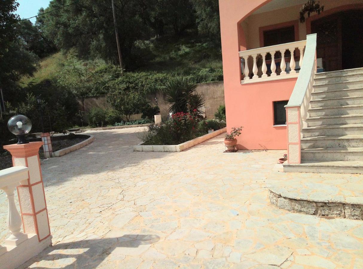 Villa Silvia Ágios Matthaíos Exteriör bild